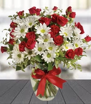 Roses, Daisies and Chrysanthemums with Pitta Negra and Lemon Leaves