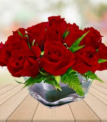 Red Rose Flower Arrangement in Glass Bowl