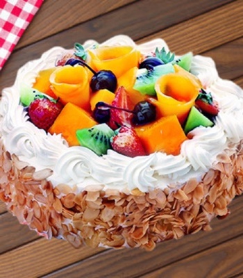 Fruit Cream Cake Fresh From The Oven - 44oz/1.2kg