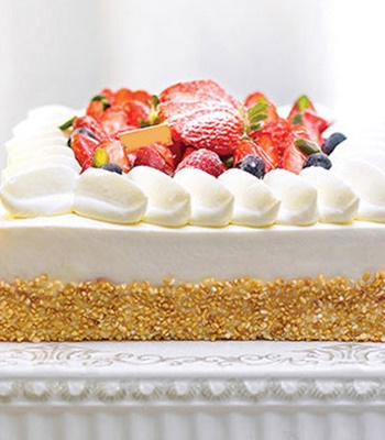 Creamy Strawberry Cake - 176oz/500g