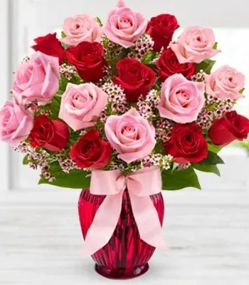 Rose Flower Bouquet - 15 Red & Pink Roses With Blue Limonium
