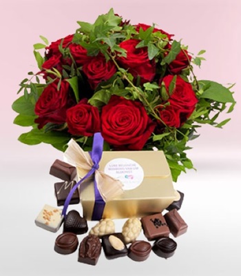 Ivy Flower Bouquet With Rose and Chocolates
