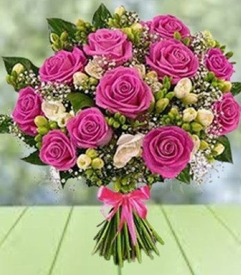 Gorgeous Pink Roses With Baby's Breaths