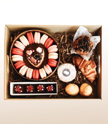 Mini Cake & Macaron Sweet Box