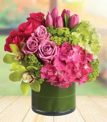 Bright Wonder - Seasonal Pink Flowers Box
