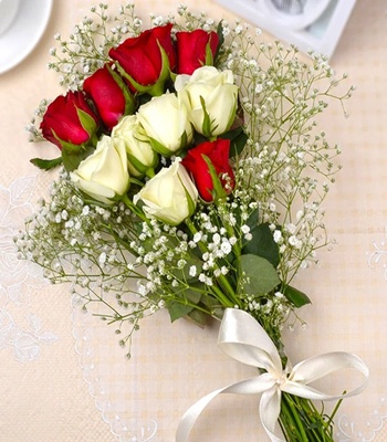 Romantic Flowers - Red & White Roses Hand-Tied For That Special Moment