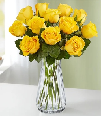 12 Yellow Roses in Clear Glass Vase