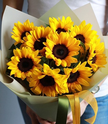 9 Wow Sunflowers Bouquet