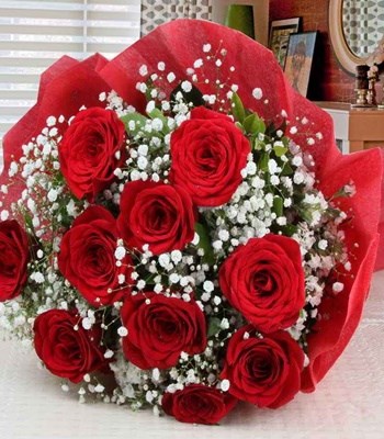 Round Bouquet Of Dozen Red Roses