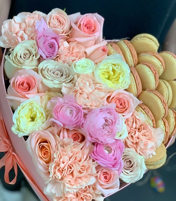 Pink Flower Macaron Box