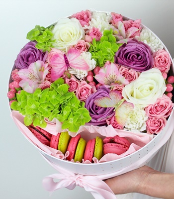 Summer Macaron Flower Box