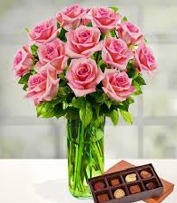 Pink Rose Flower Bouquet  - 12 Pink Roses with Free Vase and Chocolates
