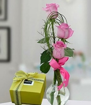 3 Pink Rose Bouquet With Free Vase and Chocolates