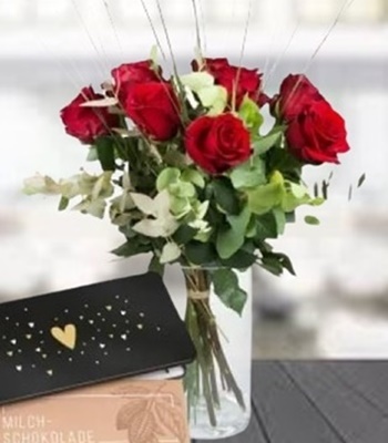 9 Red Rose Arrangement With Free Vase and Chocolates