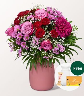 Pink & Red Rose Bouquet with Decorative Chrysanthemum