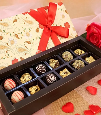 Assorted Chocolates in Floral Box - 12 Pcs