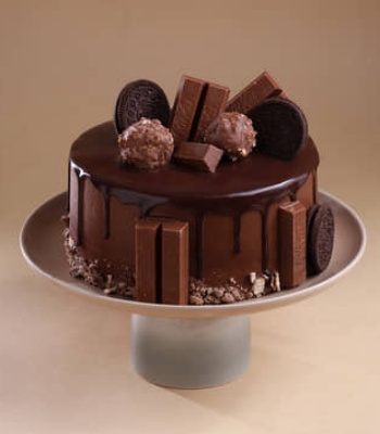 Crunchy Choco KitKat Cake