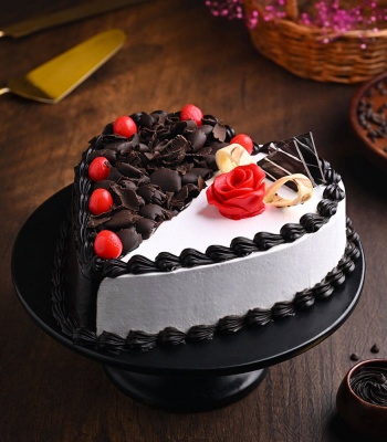 Heart Shape Chocolate Vanilla Cream Cake