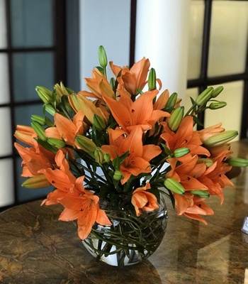 Orange Lilies In Fishbowl Vase - 10 Stems