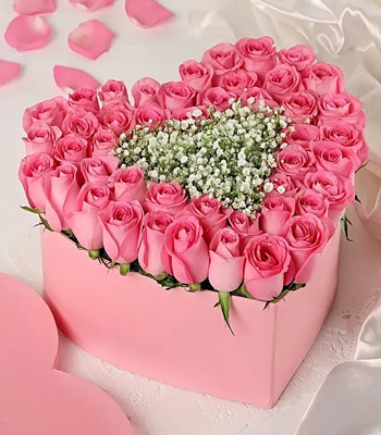 Pink Roses in Heart Pink Box