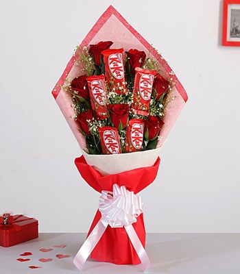 Red Roses & Kitkat Chocolate Combo