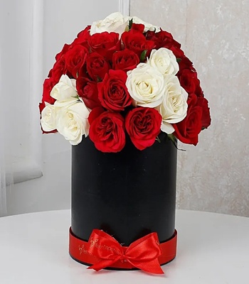 Red & White Rose Box