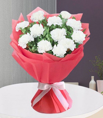 12 White Carnations