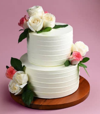 White Roses n Pearls Cake