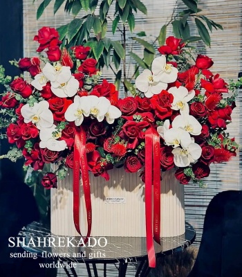 Regal Rose Table Arrangement