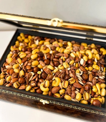 Tavazo Box Of Salted Nuts