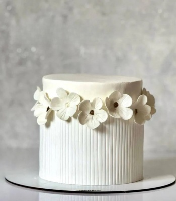 White Blossom Cake