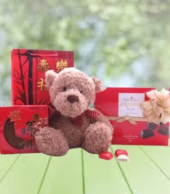 Get Lucky - Rice Cake with Bear and Assorted Chocolates