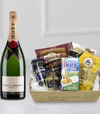 Moet & Chandon Champagne with Special Gourmet Box