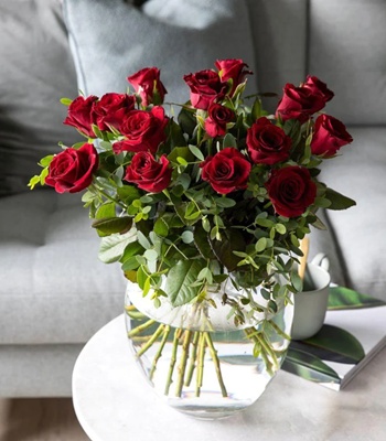 Red Rose Flower Bouquet With Green