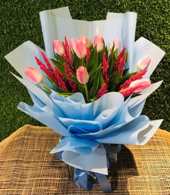 10 Hot Pink Tulip In Gorgeous Bouquet