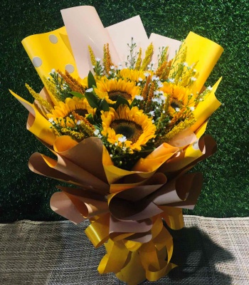 7 Sunflowers Bouquet