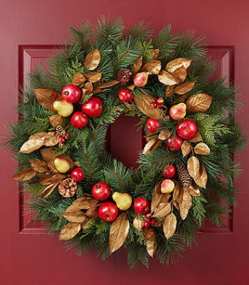 Artificial Christmas Wreath With Keepsake Holiday Charm