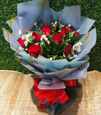 Romantic Flower Bouquet Of 12 Red Roses