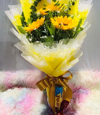 Small Sunflowers Bouquet with Toblerone Chocolate