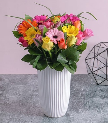 Mix Roses And Gerbera Daisy Arrangement