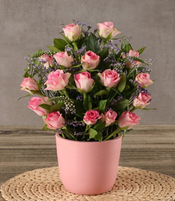 Pink Rose Arrangement in Black Vase