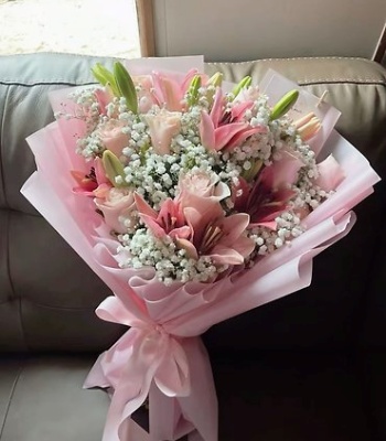 Anniversary Flower Bouquet- Red Roses in Red Cube Vase