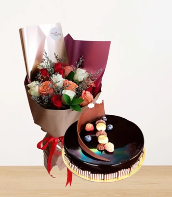 Assorted Roses With Chocolate Truffle Cake