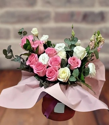 Pink And White Roses With Lisanthius And Sanpgragon