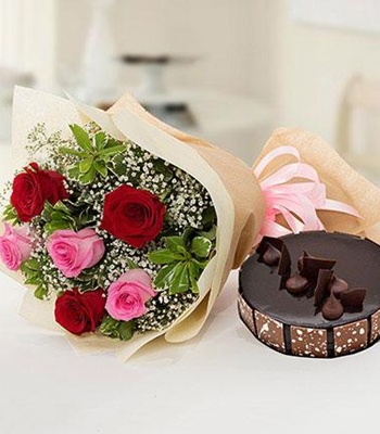 Rose Flower Bouquet With Chocolate Fudge Cake
