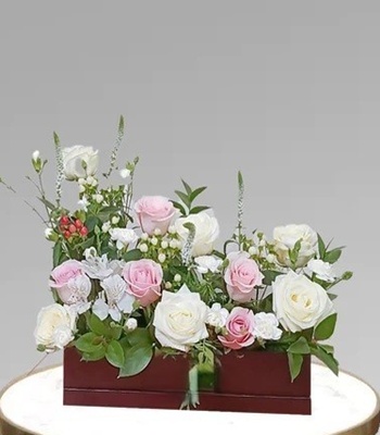 White & Pink Roses Arrangement