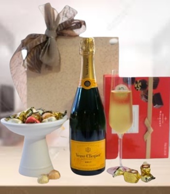 Veuve Clicquot Yellow Label Brut & Chocolates Giftwrapped