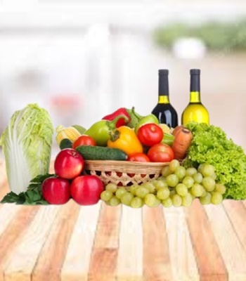 Farmers Harvest - Imported Red Wine with Edible Treats