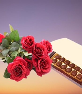 Rose Flower Bouquet With Chocolates