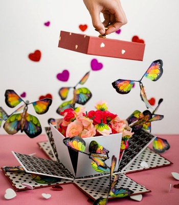 Love Explosion Cake Gift Box